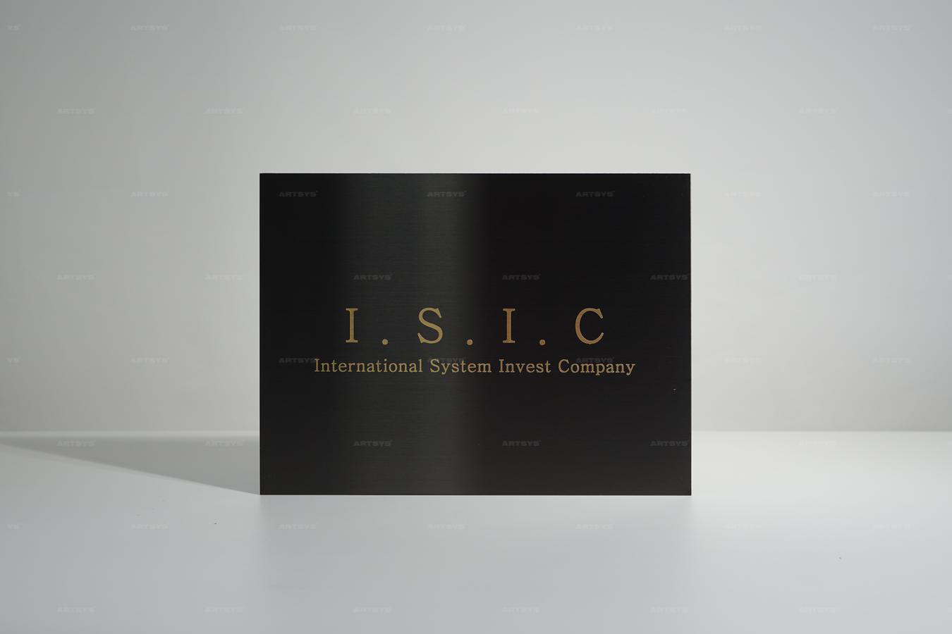 아트시스의 블랙 스테인리스 I.S.I.C 간판 - 국제 시스템 투자 회사